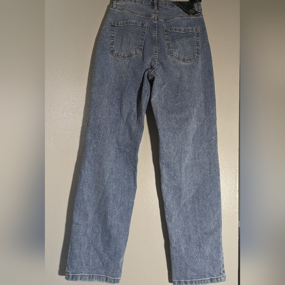 Women's Super High Rise Distressed Jean. size 4 - Picture 3 of 8